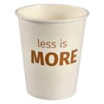 Less Is More kahvikuppi 24/28 cl on valkoinen kertakäyttömuki, jossa on kevyempi rakenne ja kestävä PE-pinnoite – suunniteltu ammattikäyttöön.